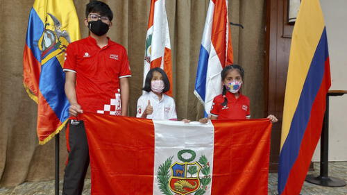 Piero Cabrera Quispe, Adamariz Machacca Mina y Ghaydaa Mandujano Alagón destacaron por su participación. Foto: Academia Jaque Matheus