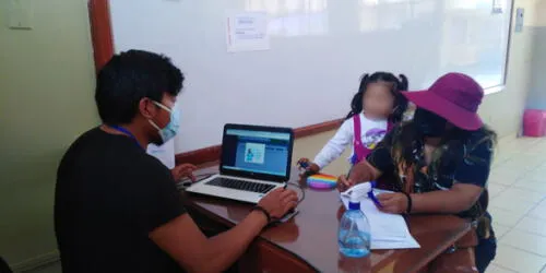 Cambios. la matricula tradicional, donde el padre iba al colegio llegó a su fin. Ahora padres pueden registrar a sus hijos de manera digital. Foto: La República Cambios. la matricula tradicional, donde el padre iba al colegio llegó a su fin. Ahora padres pueden registrar a sus hijos de manera digital. Foto: La República