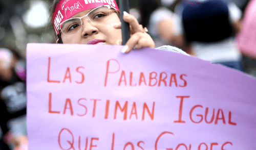 Las agresiones verbales son una de las bases sobre las que se construyen las violencias más visibles, tales como el feminicidio. Foto: Andina Las agresiones verbales son una de las bases sobre las que se construyen las violencias más visibles, tales como el feminicidio. Foto: Andina
