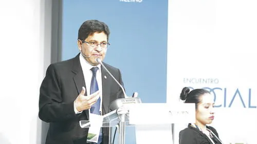 En apuros. Rohel Sánchez está apto para postular pero se habría quedado sin cuadros. Foto: La República En apuros. Rohel Sánchez está apto para postular pero se habría quedado sin cuadros. Foto: La República