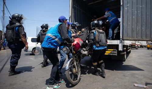 Un equipo de 60 agentes ediles y efectivos policiales acudieron a la zona. Foto: MML Un equipo de 60 agentes ediles y efectivos policiales acudieron a la zona. Foto: MML
