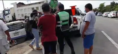 Investigan accidente de tránsito con muerte de una mujer. Foto: PNP