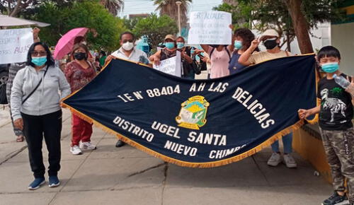 Maestros realizaron plantón para demandar entrega de ambientes de colegio. Foto: RSD