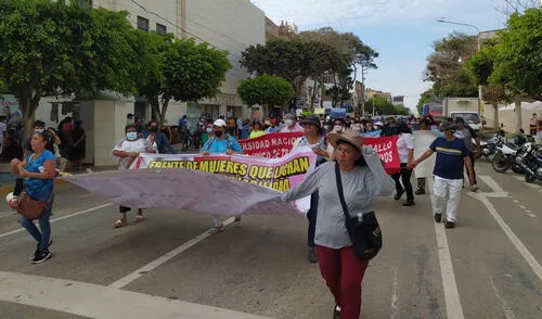En este recorrido, se ha recordado a las mujeres que han sido víctimas de feminicidio. Foto: Rosa Quincho/URPI-GLR En este recorrido, se ha recordado a las mujeres que han sido víctimas de feminicidio. Foto: Rosa Quincho/URPI-GLR