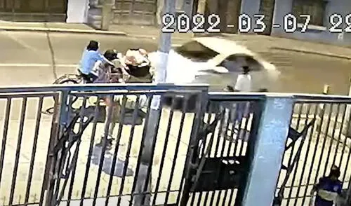 El sujeto fue identificado como George Campomanes Arias quien fue llevado a la comisaría del sector para las investigaciones correspondientes. Foto: captura de Panamericana TV