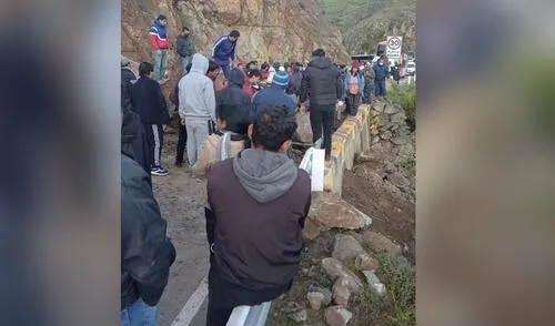 La circulación de vehículos se vio interrumpida desde la madrugada de este domingo. Foto: Noticias Digital Áncash