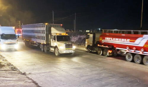 Varios camiones que estuvieron varados por una semana ingresaron y salieron de Arequipa con normalidad. Foto: Frase Corta