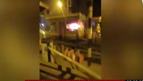 Los manifestantes quemaron y destrozaron una garita importante del tramo La Oroya – Huancayo. Foto: captura Panamericana Noticias Los manifestantes quemaron y destrozaron una garita importante del tramo La Oroya – Huancayo. Foto: captura Panamericana Noticias