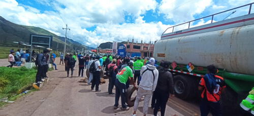 Cusco. Manifestaciones continúan en diversas vías de la Ciudad Imperial. Foto: URPI/Alexander Flores Cusco. Manifestaciones continúan en diversas vías de la Ciudad Imperial. Foto: URPI/Alexander Flores