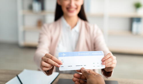 La facturación electrónica incremente la rentabilidad corporativa al promover optimizaciones de tiempo, costo y trabajo. Foto: Envato