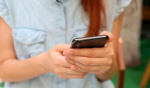 Con este truco tendrás la opción de darle vida a tu teléfono sin usar el botón de encendido/apagado. Foto: Robotina