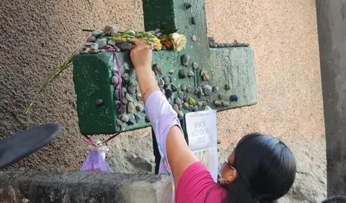 Cientos de fieles se movilizaron por diferentes partes durante este Viernes Santo. Foto: Giuliana Castillo / URPI-LR