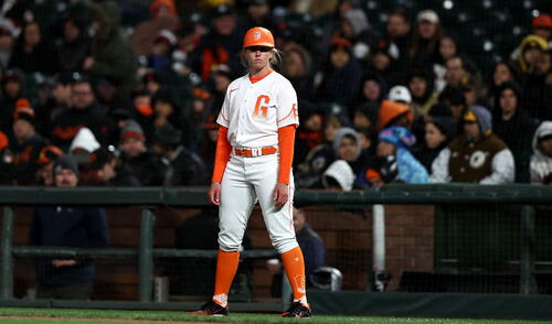Alyssa Nakken en el San Diego Padres vs. San Francisco Giants. Foto AFP Alyssa Nakken en el San Diego Padres vs. San Francisco Giants. Foto AFP