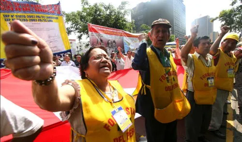 Son más de dos millones de exfonavistas que esperan por la devolución de su dinero. Foto: Andina. Son más de dos millones de exfonavistas que esperan por la devolución de su dinero. Foto: Andina.