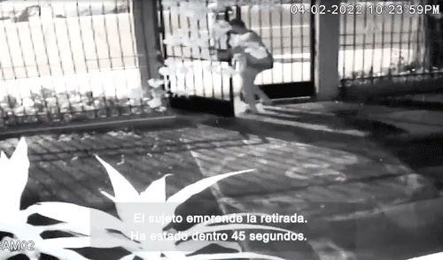 Cámaras de seguridad captaron los momentos en los que un sujeto pretende robar información de las oficinas de IDL Reporteros. Foto: captura de pantalla Cámaras de seguridad captaron los momentos en los que un sujeto pretende robar información de las oficinas de IDL Reporteros. Foto: captura de pantalla