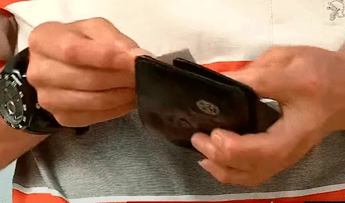 Fernando Suárez señaló que una suboficial le devolvió su billetera con dinero incompleto. Video: Panamericana Fernando Suárez señaló que una suboficial le devolvió su billetera con dinero incompleto. Video: Panamericana