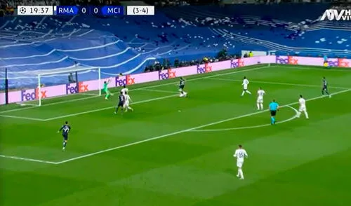 Courtois estuvo atento para desviar al córner el remate de Bernardo Silva. Foto: captura de ATV