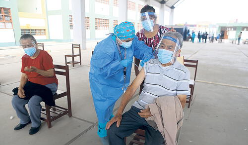 Pedido. Hay menores de 70 años que quieren su cuarta dosis. Foto: Clinton Medina/La República