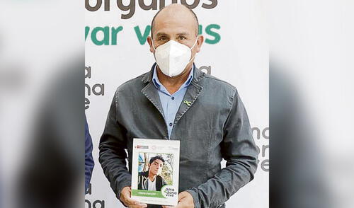 Solidarios. Willy Durán y la foto de Flavio, su amado hijo. Foto: difusión Solidarios. Willy Durán y la foto de Flavio, su amado hijo. Foto: difusión