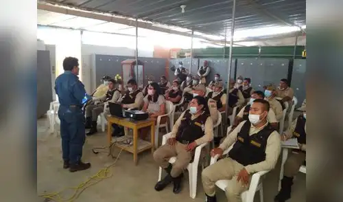 Los agentes aprendieron prevención en accidentes. Foto: Enosa