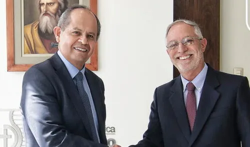 De derecha a izquierda. Germán Chávez Contreras junto a Alonso Quintanilla. Foto: UCSP