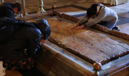 El sepulcro está ubicado bajo la cúpula de la iglesia Santo Sepulcro de Jerusalén. Foto: AFP