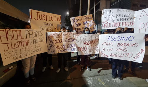 Familiares del menor fallecido se apostaron a las afueras de la comisaria local para exigir justicia. Foto: María Pía Ponce/ URPI-LR Familiares del menor fallecido se apostaron a las afueras de la comisaria local para exigir justicia. Foto: María Pía Ponce/ URPI-LR