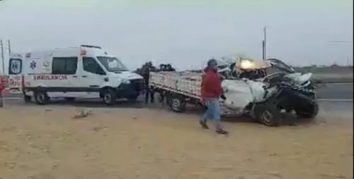 El fuerte impacto causó la muerte inmediata de los ocupantes del vehículo. Foto. PNP El fuerte impacto causó la muerte inmediata de los ocupantes del vehículo. Foto. PNP