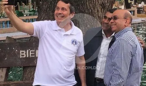 Foto del ministro Orlando Jorge Mera (polo blanco) junto a su asesino Miguel Cruz (camisa a cuadros). Foto: Twitter Foto del ministro Orlando Jorge Mera (polo blanco) junto a su asesino Miguel Cruz (camisa a cuadros). Foto: Twitter