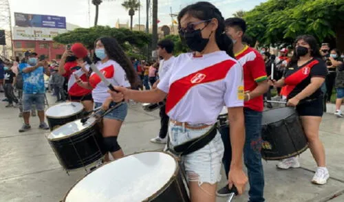 La Municipalidad Provincial del Santa invitó a todos los chimbotanos a acudir con polos de la selección peruana. Foto: MPS