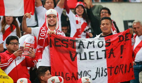 La hinchada de la Bicolor ha sido considerada como la mejor del mundo, tras Rusia 2018. Foto: AFP