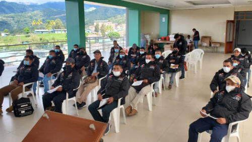 Jueces de paz reciben casacas y material de escritorio en región Cajamarca. Foto: Corte de Lambayeque