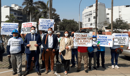 Un grupo de trabajadores mineros llegaron hasta las oficinas de SuSalud para expresar sus reclamos. Foto: LR