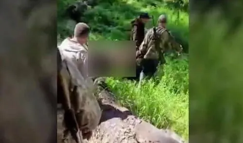 "Los restos del animal fueron localizados a 50 metros de donde yacía sin vida el cazador", mencionó la agencia Interfax "Los restos del animal fueron localizados a 50 metros de donde yacía sin vida el cazador", mencionó la agencia Interfax