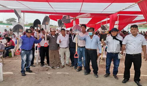 Los agricultores también recibieron apoyo logístico. Foto: Piura Noticias Los agricultores también recibieron apoyo logístico. Foto: Piura Noticias
