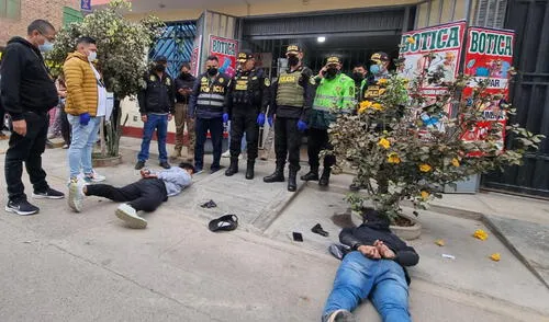 La PNP incautó un revólver, dos pistolas, y una réplica de esta última arma. Foto: Mary Luz Aranda/URPI-LR