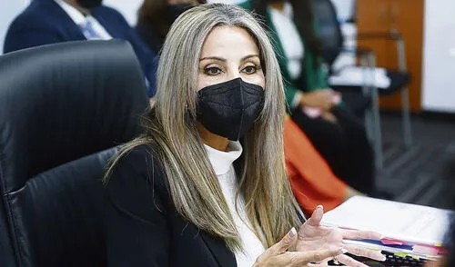 Apunte. Verónica Zambrano señala que no hubo irregularidades. Foto: Marco Cotrina/La República