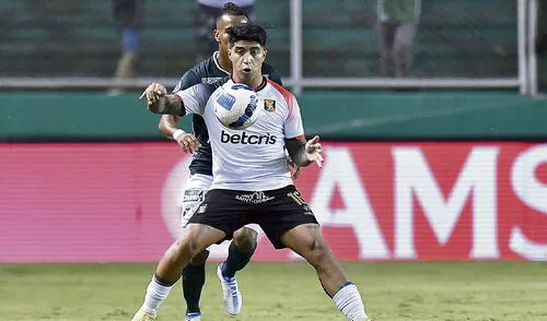 Esfuerzo. Luis Iberico fue uno de los mejores jugadores del partido ante Deportivo Cali. Aquí lucha un balón con el rival. Foto: difusión Esfuerzo. Luis Iberico fue uno de los mejores jugadores del partido ante Deportivo Cali. Aquí lucha un balón con el rival. Foto: difusión