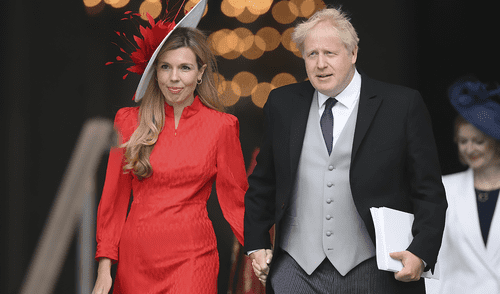 El primer ministro británico, Boris Johnson (derecha), y su esposa, Carrie Johnson. Foto: AFP