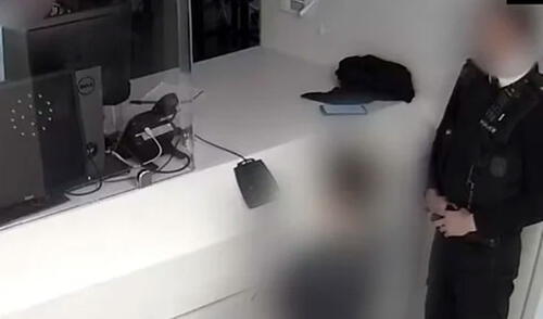 Nick Johnson, defensor del asesino, dijo que el acusado llevaba el cuchillo porque ya había sido víctima de un delito. Foto: BBC Nick Johnson, defensor del asesino, dijo que el acusado llevaba el cuchillo porque ya había sido víctima de un delito. Foto: BBC