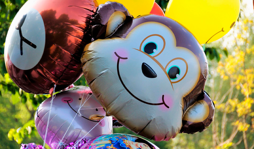 Se cree que el niño murió tras ponerse un globo en la cabeza y asfixiarse por el helio. Foto: Pixabay