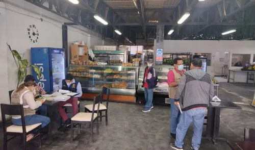 Personal de Fiscalía llegó a los locales ubicados en la ciudad de Sullana. Foto: Ministerio Público