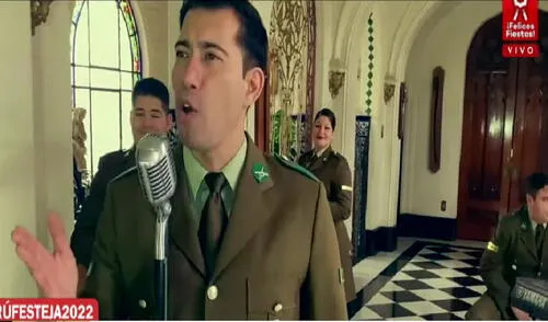 Carabineros rindieron homenaje al Perú. Foto: captura de Latina