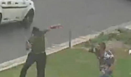 Ambos conductores terminaron ensangrentados luego de agredirse con una correo y un fierro antirrobos. Foto: captura de Latina