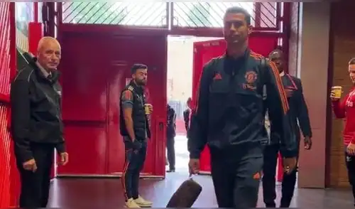 Cristiano Ronaldo regresó a Old Trafford tras superar sus problemas personales. Foto: captura/Twitter Manchester United