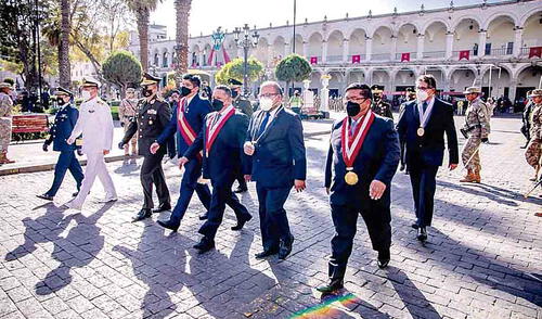 Honores. Autoridades de la región dieron inicio a las actividades por el mes de Arequipa. Foto: Rodrigo Talavera/La República