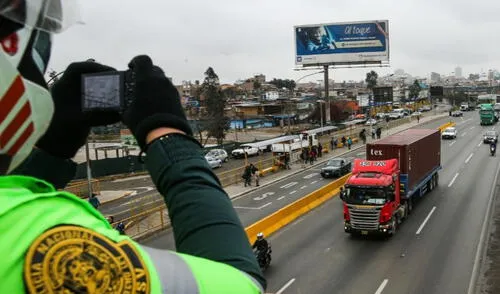 El presidente de Adex, Julio Pérez Alván, aseguró en una carta enviada al Gobierno Regional del Callao que la problemática de la congestión vehicular “no se soluciona con medidas facilistas”. Foto: Andina El presidente de Adex, Julio Pérez Alván, aseguró en una carta enviada al Gobierno Regional del Callao que la problemática de la congestión vehicular “no se soluciona con medidas facilistas”. Foto: Andina