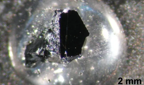 Cristal de dióxido de vanadio (VO2), un compuesto utilizado en electrónica por su capacidad de conductividad. Foto: Ding-Shyue Yang / Peter Baum / Ahmed H. Zewail