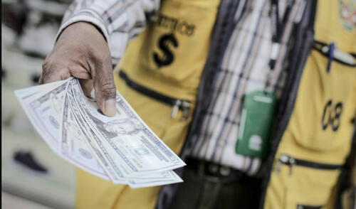 Precio del dólar hoy, jueves 25 de agosto de 2022, en los bancos y el mercado paralelo. Foto: John Reyes Mejía/La República Precio del dólar hoy, jueves 25 de agosto de 2022, en los bancos y el mercado paralelo. Foto: John Reyes Mejía/La República