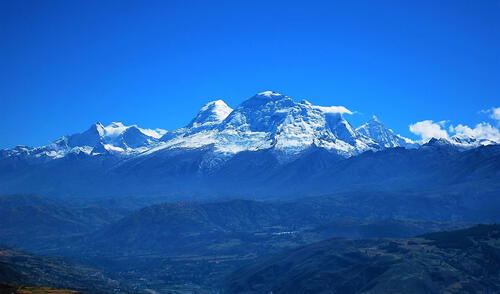 Toman acciones para evitar tragedias en el nevado Huascarán. Foto: Andina